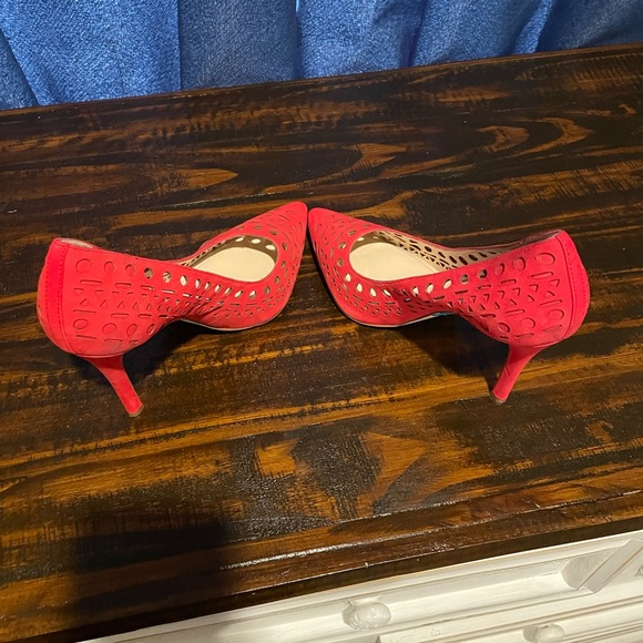 BCBG HEELS - Picture 3 of 12